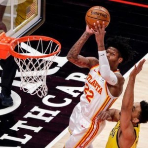 亚博体育官网-老鹰球迷调查：球队应该全力交易第三位球星吗？